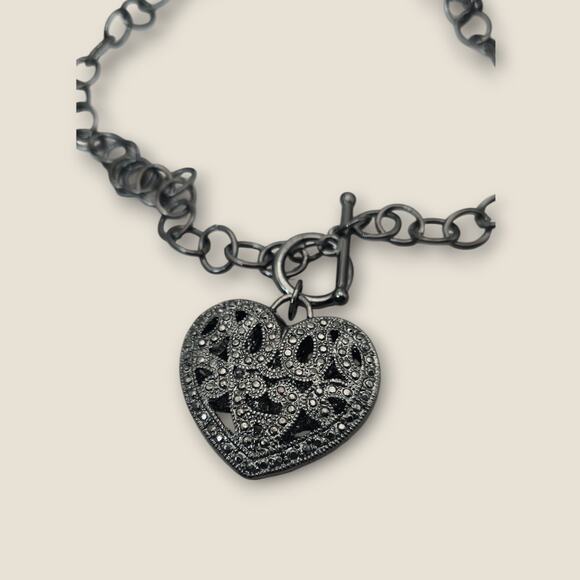 Victorian Revival Dark Heart Antique Metal Filigree Pendant Art Deco Vibe - Picture 8 of 8